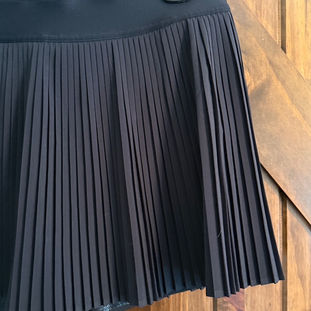 Lululemon varsity high rise black tennis skirt size 12 - Picture 2 of 8